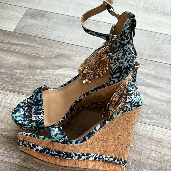 Wedges with ankle gems on them. Never worn shoe dazzle size 7.5 - Picture 2 of 2